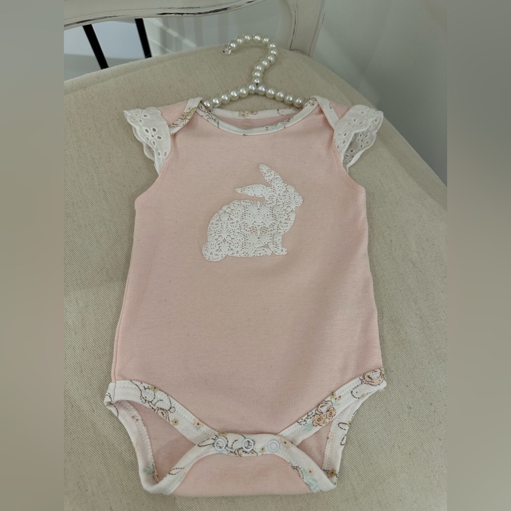 🩰 Baby 0~3 Mth Blush Pink Cotton Bunny Onesie with eyelet & floral trim